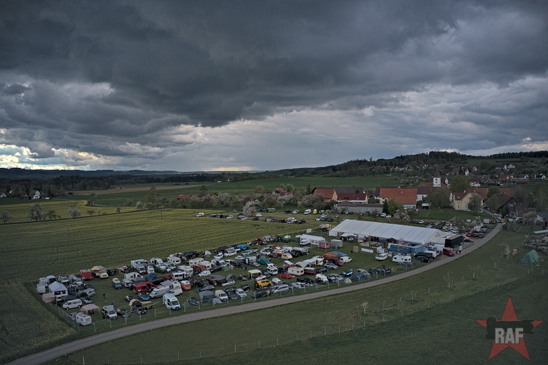 Dunkle Wolken halten niemanden vom Querbeat ab! 